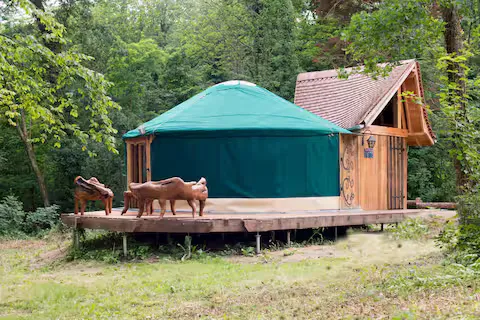 Yourte la Désirade (yourte contemporaine), Semur-en-Auxois