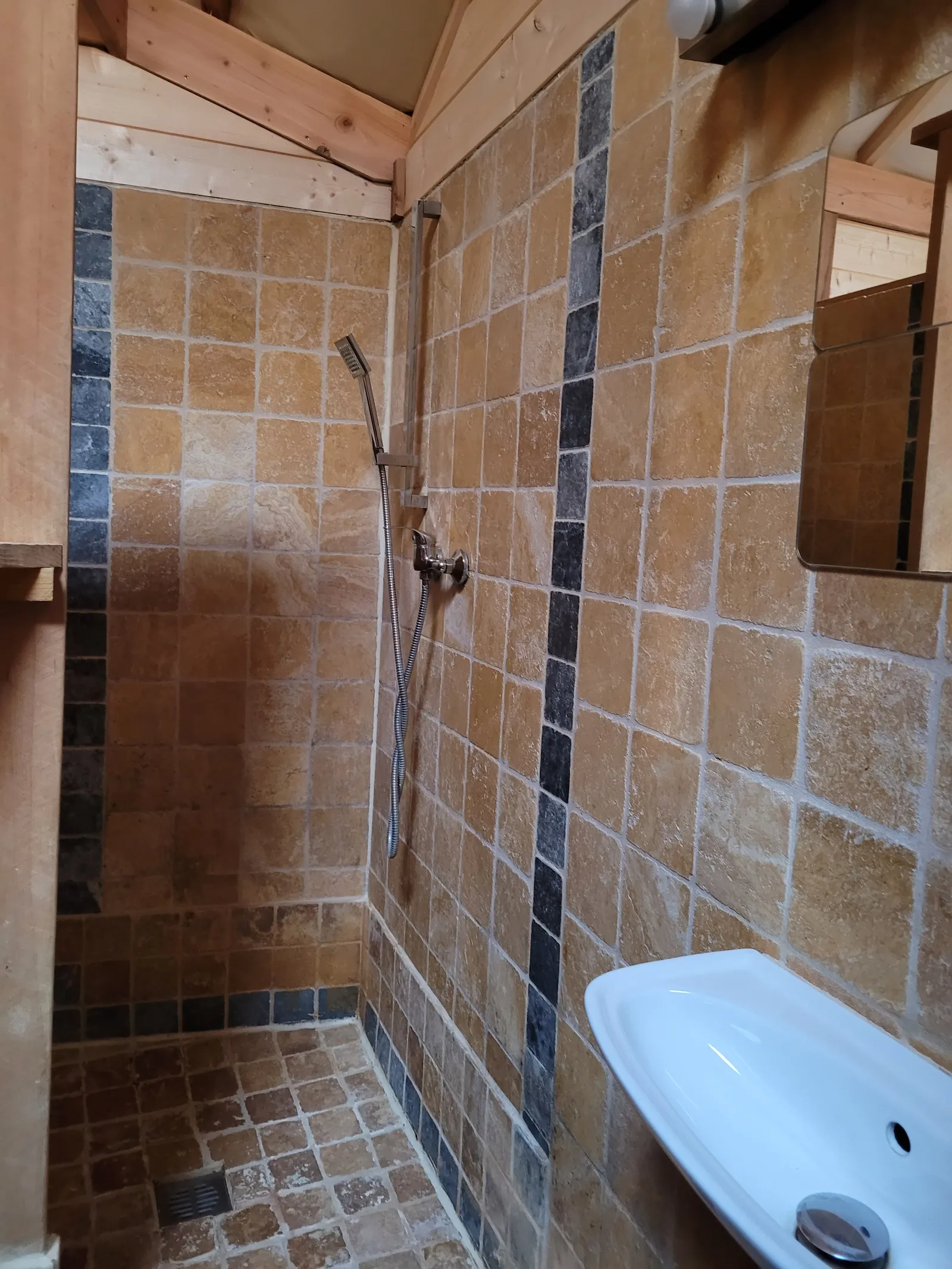 Yourte Les 5 Éléments et Spa, Saint-Maximin-la-Sainte-Baume : image 3