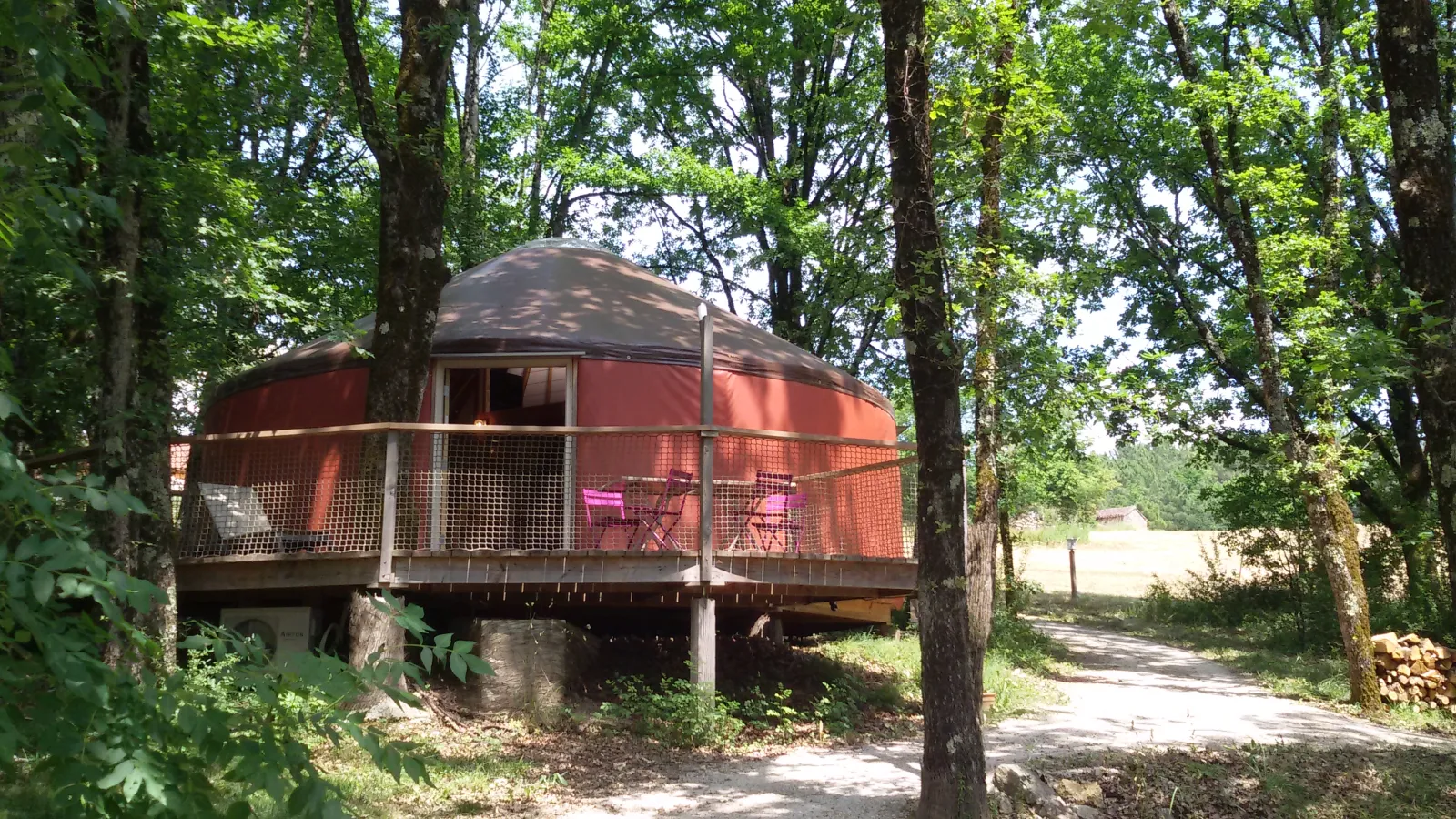 Yourte Moderne des Hauts d'Albas, Albas, Lot