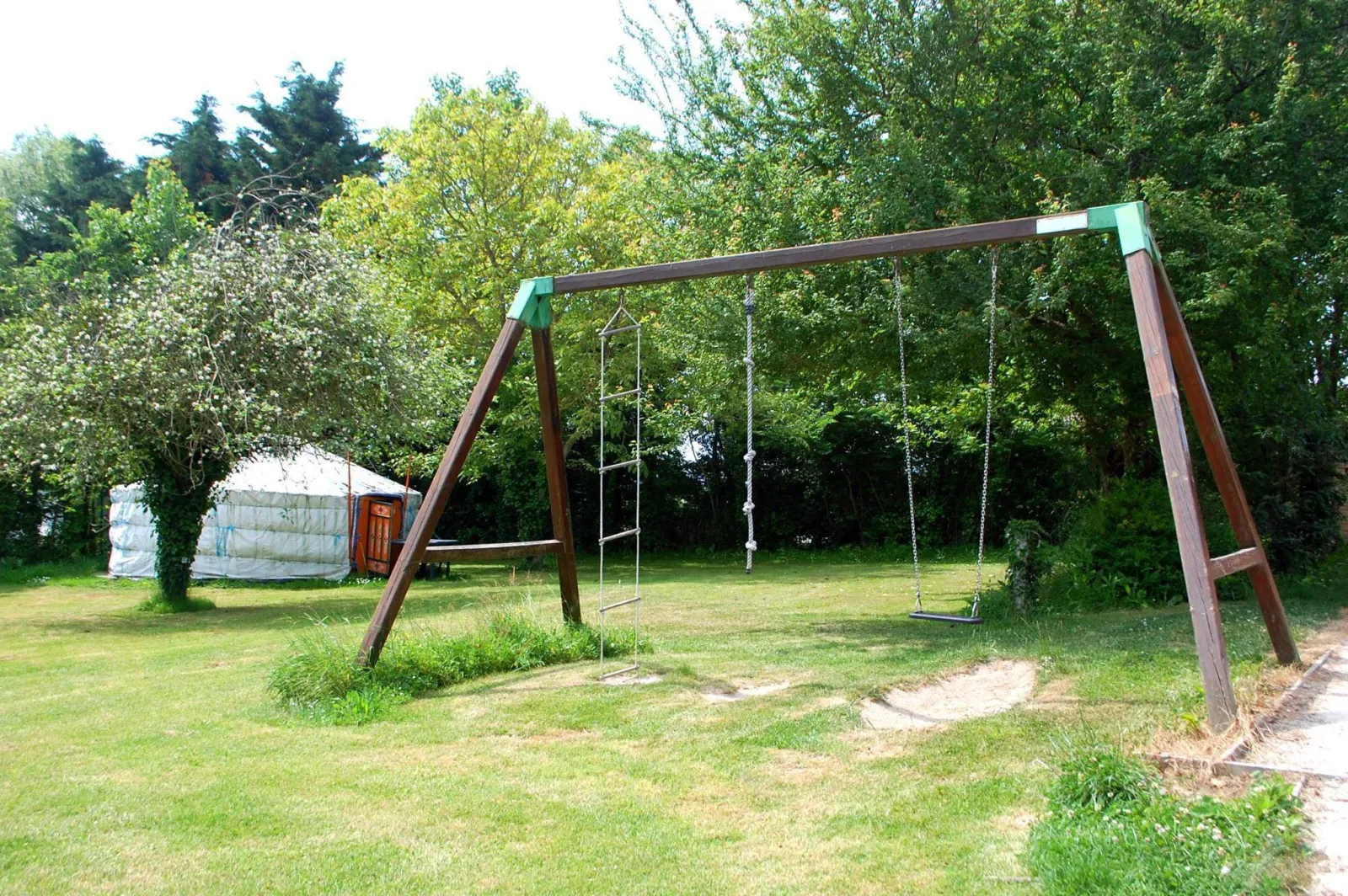 Yourte Mongole 3 du Village de Yourtes (yourte traditionnelle), Beaussais-sur-Mer