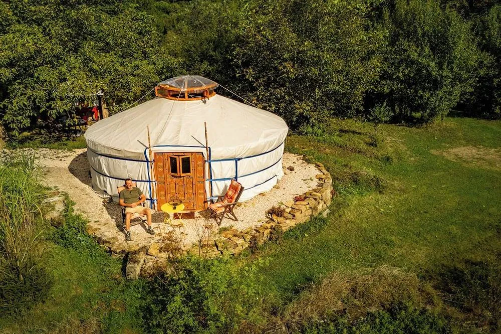 Yourte mongole du camping Comme Ca (yourte traditionnelle), Arbigny-sous-Varennes