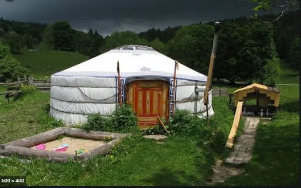 Yourte Mont d'Or (yourte contemporaine), Rochejean