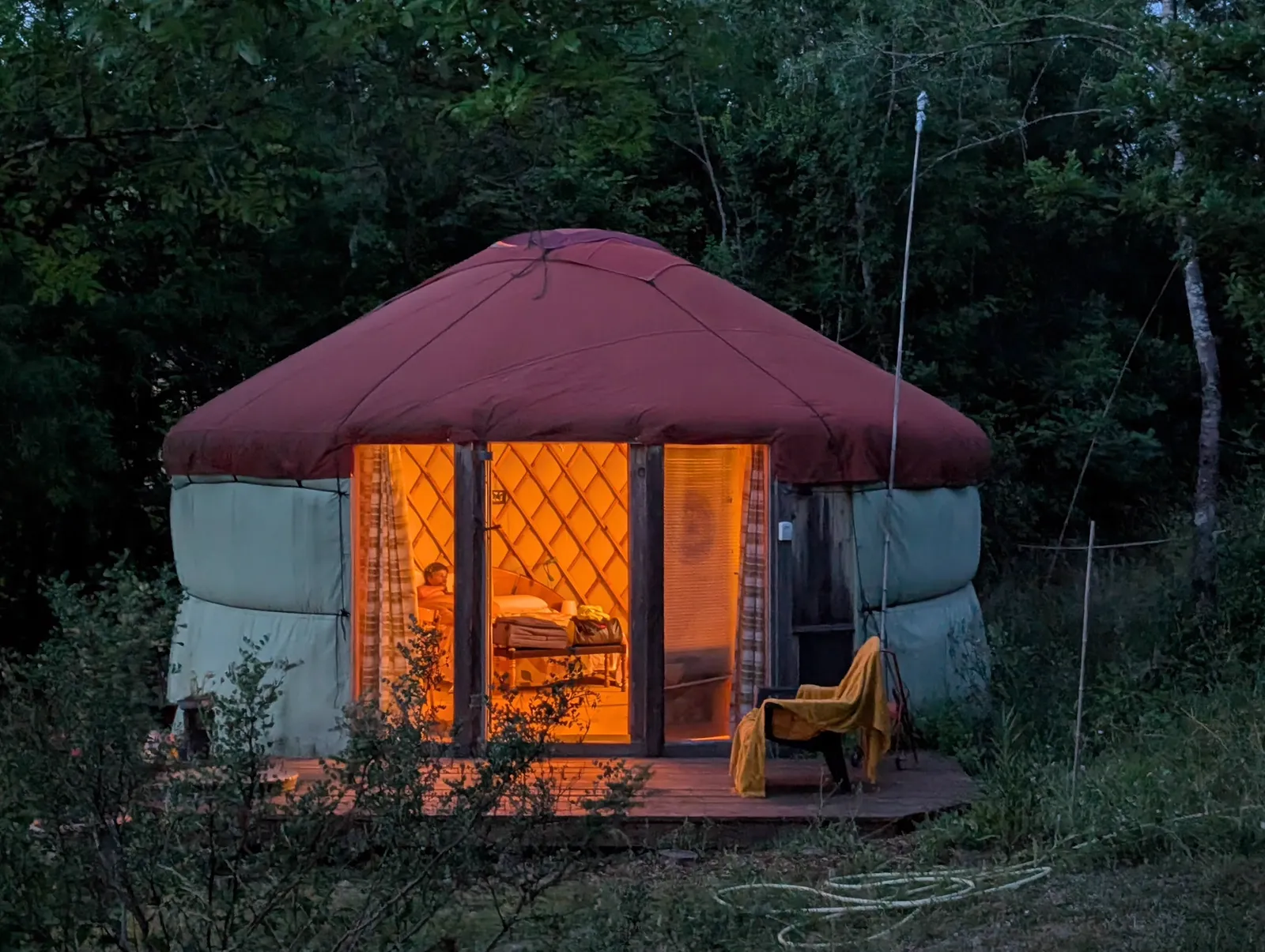 Yourte naturiste à la Couliche (yourte contemporaine), Cestayrols