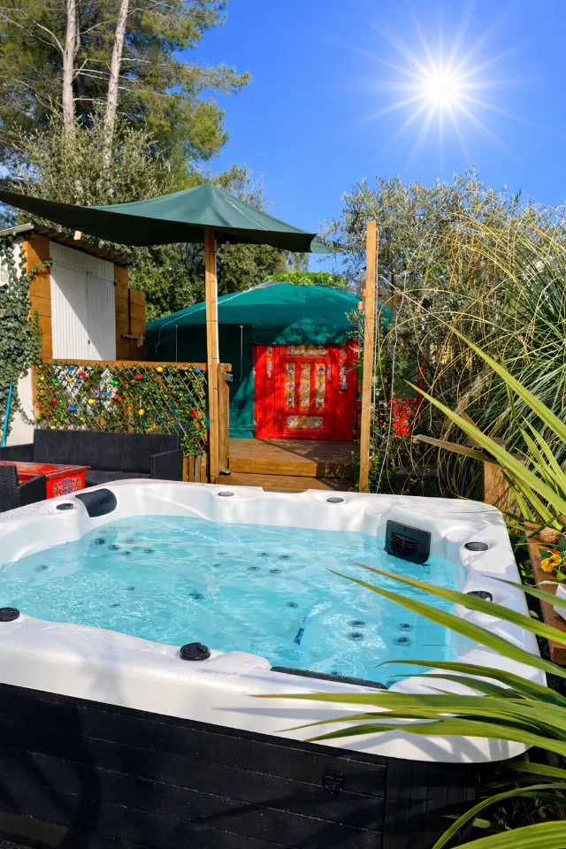 Yourte Shangri-la-Roque (yourte contemporaine), La Roque-sur-Pernes