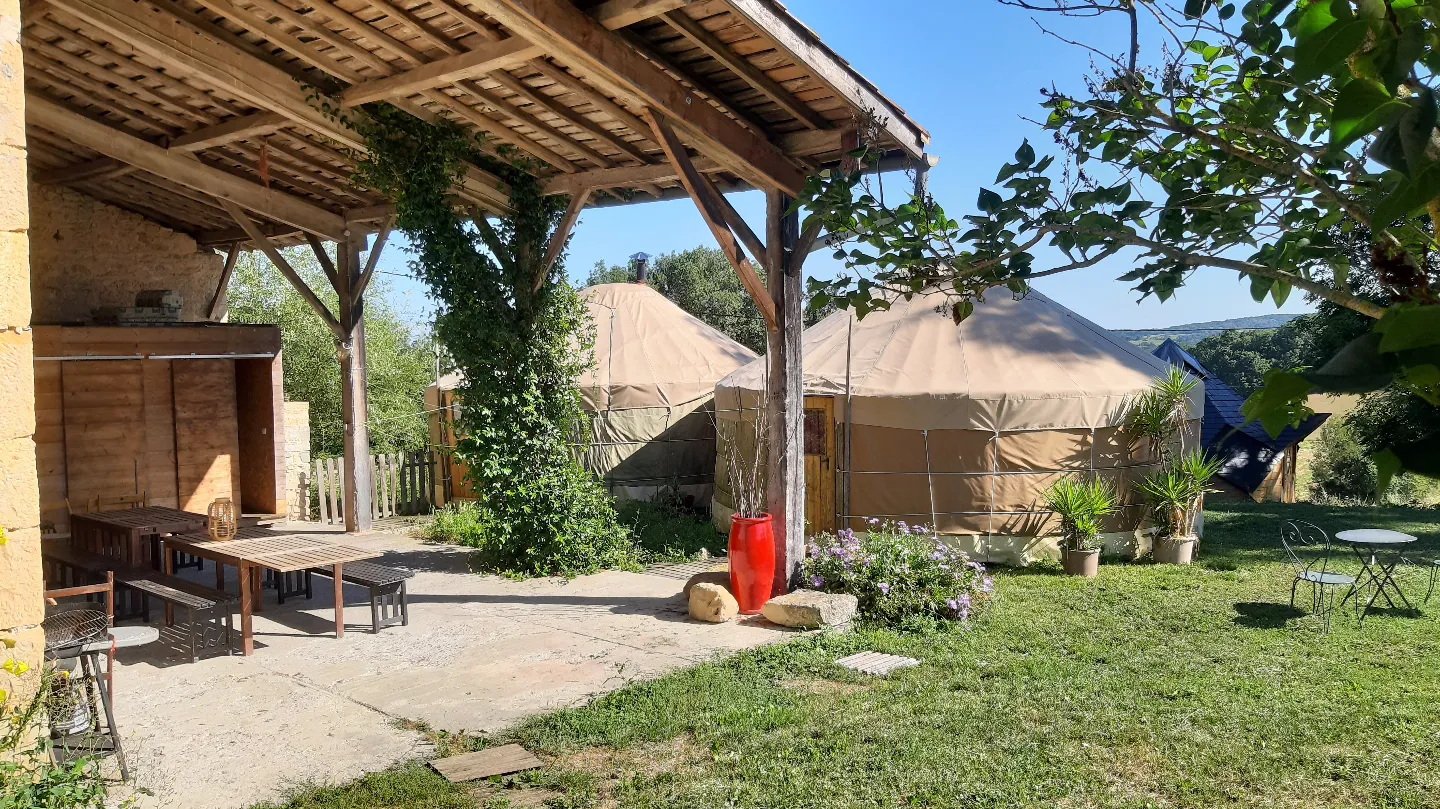 Yourtes du Gîte du Liron (yourte contemporaine), Cazeneuve-Montaut