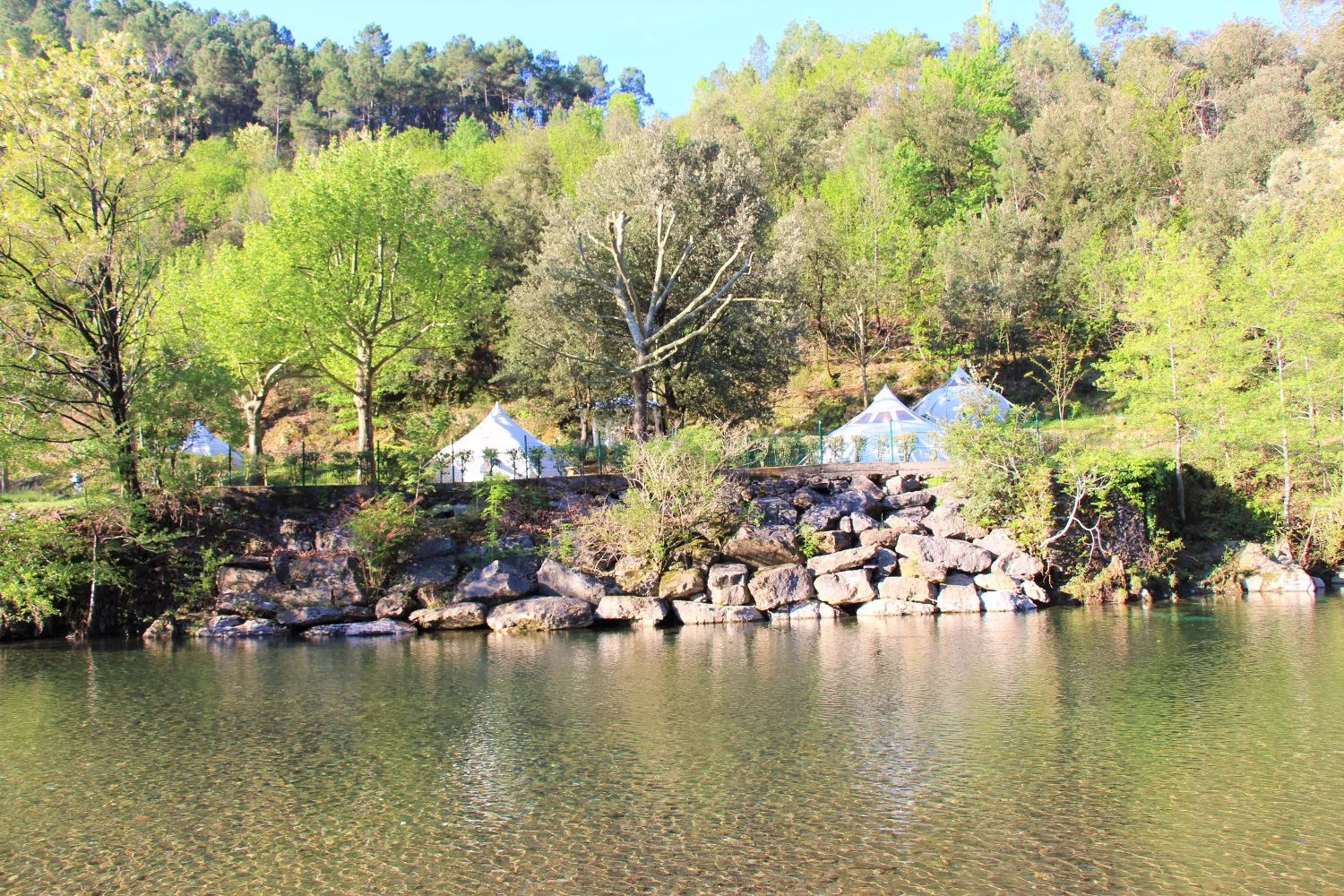 Yourtes du Moulin du Luech (yourte contemporaine), Peyremale